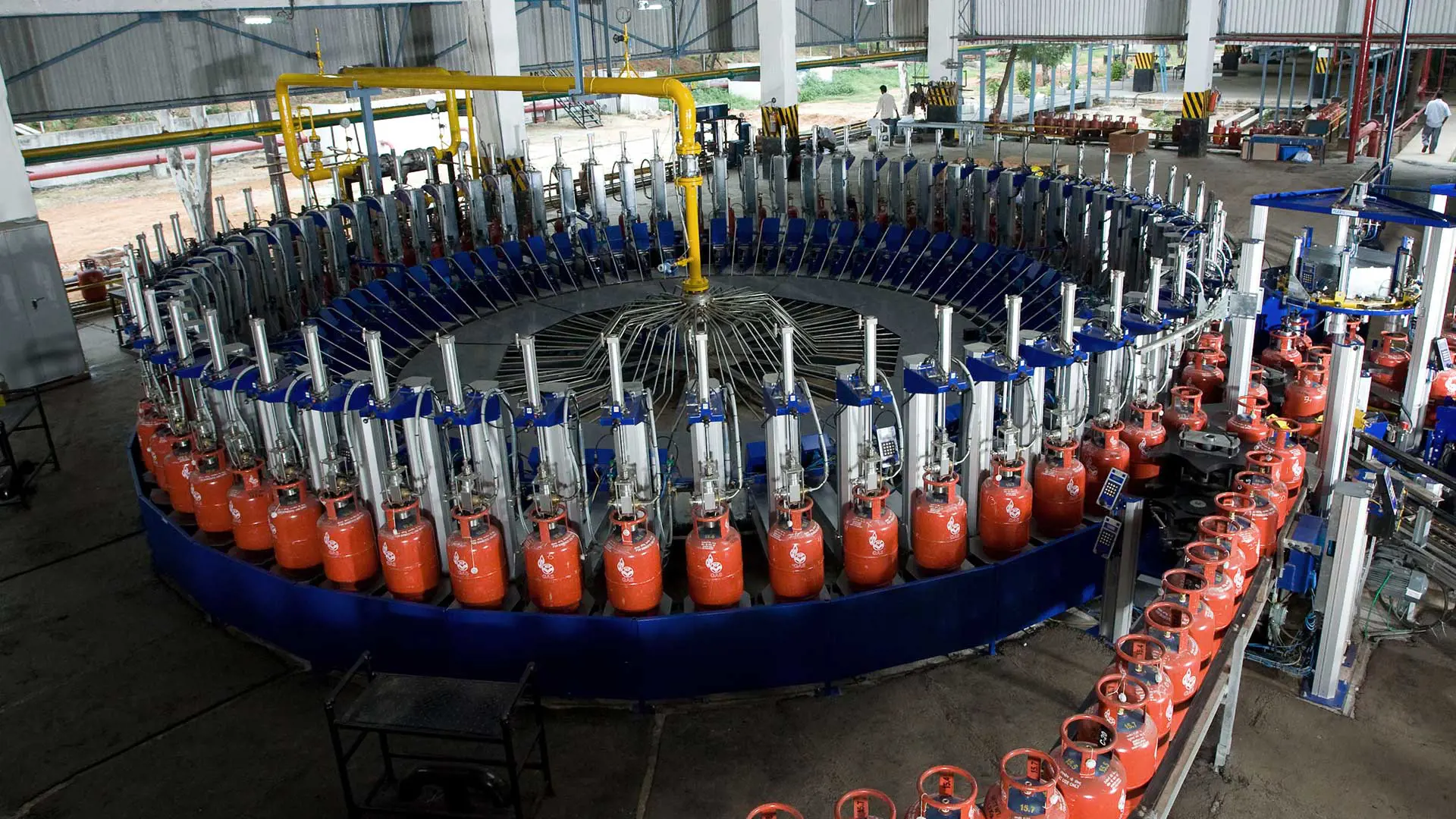 image of a FLEXSPEED carrousel blue with red LPG cylinders