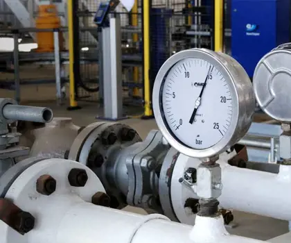 Pressure meter on a gas installation